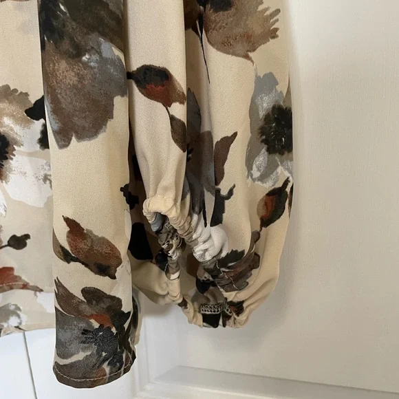 West Kei Cream Floral Blouse - Picture 5 of 9